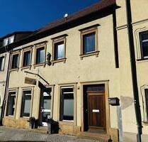 Charmantes Wohn- und Geschäftshaus mit sonnigem, blickgeschützten Innenhof und Nebengebäuden (Option auf Neubebauung) - Haßfurt Wonfurt