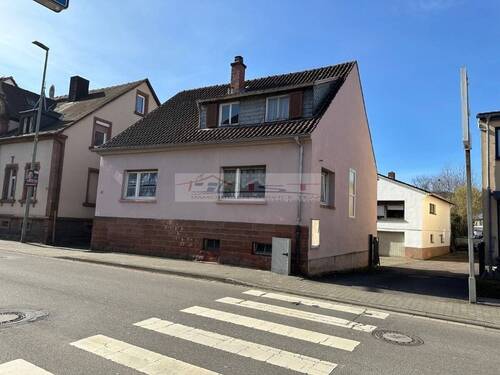 Straßenseite - Einfamilienhaus in Altenglan zu verkaufen.
