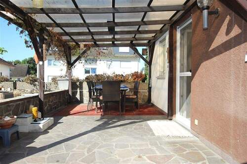 Terrasse mit Überdachung - 5 Zimmer Mehrfamilienhaus, Wohnhaus in Weiterstadt