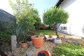 Ausschnitt Garten - Mehrfamilienhaus, Wohnhaus mit 160,00 m² in Weiterstadt zur Miete