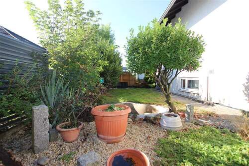 Ausschnitt Garten - Mehrfamilienhaus, Wohnhaus mit 160,00 m² in Weiterstadt zur Miete