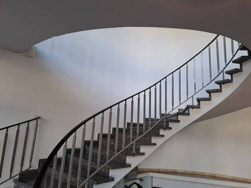 Treppenhaus - 3 Zimmer Etagenwohnung zum Kaufen in Essen