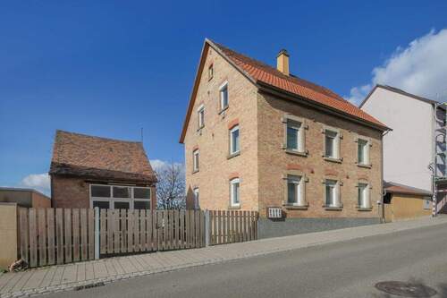Straßenansicht - 9 Zimmer Mehrfamilienhaus, Wohnhaus zum Kaufen in Mühlacker