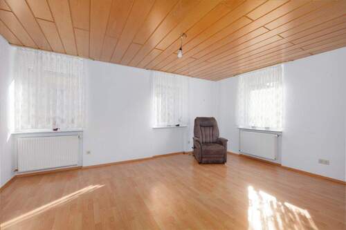 Wohnzimmer EG - 9 Zimmer Mehrfamilienhaus, Wohnhaus in Mühlacker