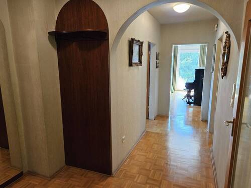 Flur - 6 Zimmer Einfamilienhaus zum Kaufen in Rimpar