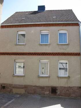 Straßenansicht! - Wohnhaus mit Zufahrt, Hof und Garage (Esperstedt)!