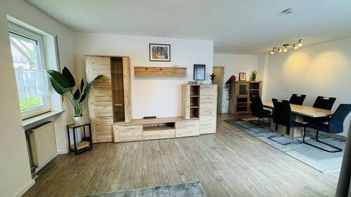 heller Wohn- und Essbereich - 