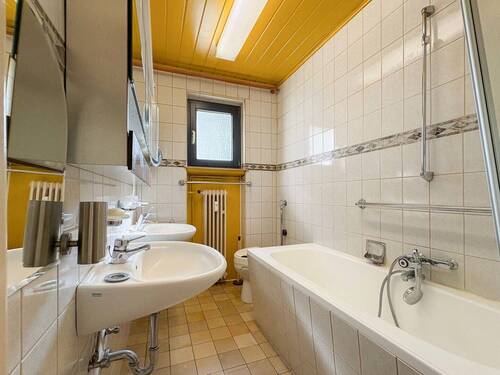 Badezimmer (1.OG) - 