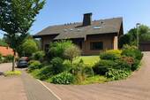 Liebevoll angelegter Garten - Neheim Rusch: modernisiert & freistehend mit eigenem Garten - ruhige Lage Sackgasse, Wald gegenüber
