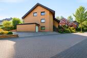 Garage und zwei Stellplätze - 1 Zimmer Mehrfamilienhaus, Wohnhaus zum Kaufen in Neheim-Hüsten