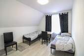 Schlafzimmer 1.OG - Mehrfamilienhaus, Wohnhaus mit 229,00 m² in Garbsen zum Kaufen