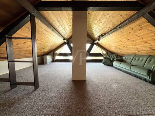 Geräumiges, helles Dachstudio (I) - 