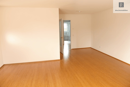 Wohnzimmer mit Blick zum Flur - Etagenwohnung mit 64,00 m&sup2; in Köln zum Kaufen