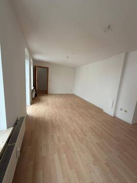 Wohnzimmer - 4 Zimmer Etagenwohnung zur Miete in Gera
