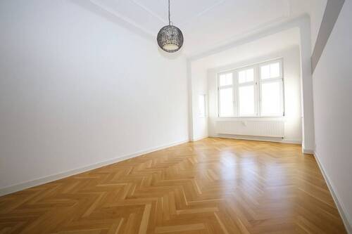 Wohnzimmer (möblierungsfrei visualisiert) - 2 Zimmer Etagenwohnung in Leipzig