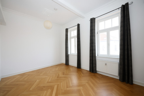 Schlafzimmer (möblierungsfrei visualisiert) - 