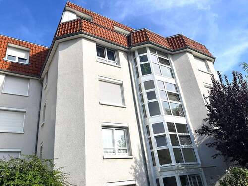 Wohngebäude - Attraktive 2-Zimmer-Wohnung in Stuttgart-Münster mit Balkon und Tiefgaragenstellplatz