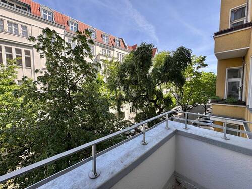 Balkon 1_Straßenseite - Terrassenwohnung mit 97,80 m&sup2; in Berlin zum Kaufen