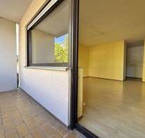 Sanierungsbedürftige Zwei-Zimmer-Wohnung mit Balkon - Weinheim