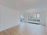 Ansicht I: Wohn- und Esszimmer mit offenem Küchenbereich - ** Erstbezug nach Sanierung ** Große 2-Zimmer-Wohnung mit sonniger Terrasse und Wannenbad