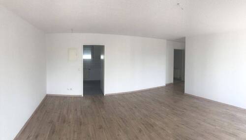Wohnzimmer mit Küchentür - 
