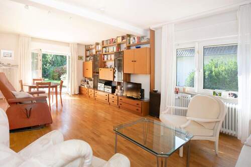 Wohnzimmer mit Terrassen-/Gartenzugang (II) - 