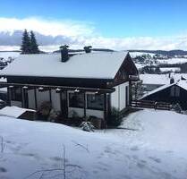 Freistehendes Einfamilienhaus mit großem Garten, Doppel-Carport und Einliegerwohnung in Herrischried.
