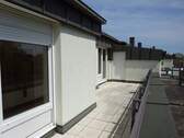 Dachterrasse links Schlafzimme - 2 Zimmer Terrassenwohnung zum Kaufen in Unterschleißheim