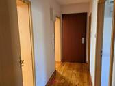 Flur mit Wohnungstür - 