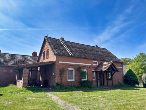 Vorderansicht - Kleine Resthofstelle mit Scheune und Schweinestall