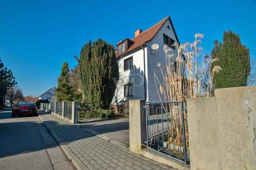 Hausfront - 7 Zimmer Einfamilienhaus in Erfurt