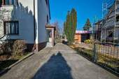 Einfahrt - Einfamilienhaus mit 144,00 m&sup2; in Erfurt zum Kaufen