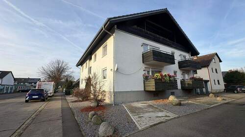 Hausansicht - Gemütliche 4-Zimmer-Wohnung mit zwei Balkonen in Hemsbach!