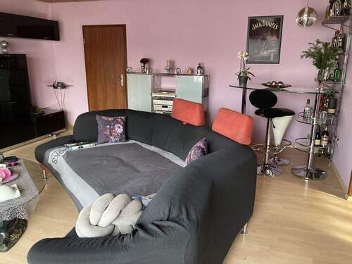 Wohnzimmer 2 - 4 Zimmer Etagenwohnung zum Kaufen in Hemsbach