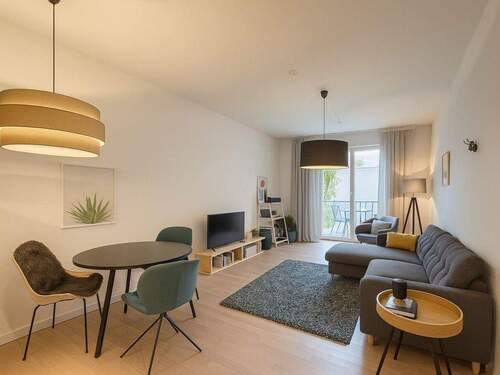 Main Living Room - 2 Zimmer Etagenwohnung zum Kaufen in Berlin