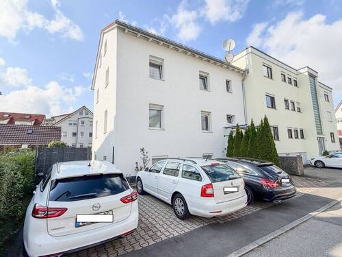 Hausansicht vorne 2 - 1 Zimmer Mehrfamilienhaus, Wohnhaus in Sindelfingen