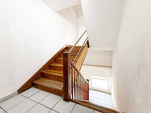 Treppenhaus - Mehrfamilienhaus, Wohnhaus mit 228,00 m² in Sindelfingen zum Kaufen