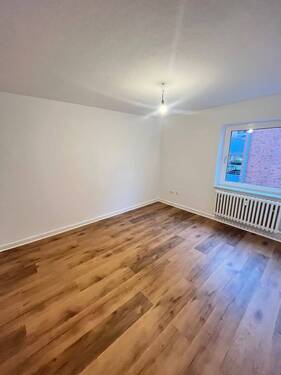 Wohnzimmer - 2 Zimmer Etagenwohnung zur Miete in Kiel