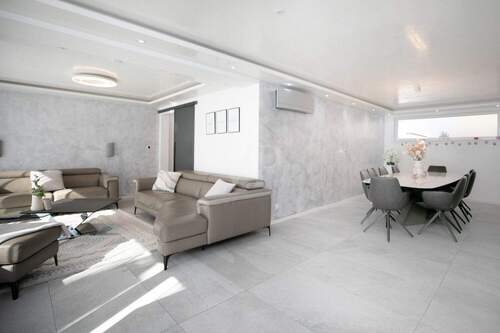 Wohn-/Essbereich - Mehrfamilienhaus, Wohnhaus mit 348,00 m&sup2; in Bischofsheim zum Kaufen