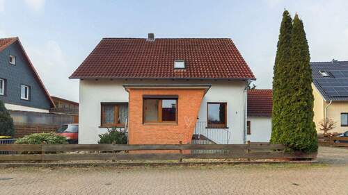 Vorderansicht - 8 Zimmer Einfamilienhaus in Neustadt