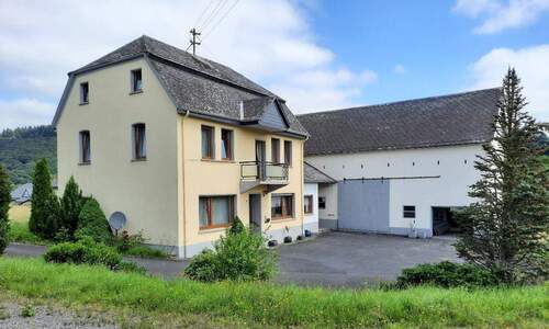 Bild1.jpg - Gepflegte Hofstelle mit 1,44 ha Weideland (erweiterbar), ideal für Pferdehaltung oder Menschen mit großem Platzbedarf!