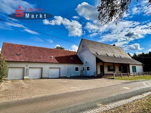 Nord-Ansicht mit Garagen - 