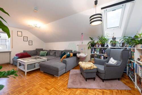 Wohnzimmer - 3 Zimmer Etagenwohnung zum Kaufen in Amberg