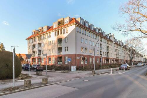 Frontansicht - Attraktive 4-Zimmer-Eigentumswohnung mit Balkon & Aufzug - langfristig vermietet