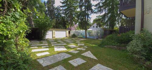 Garten mit Poolhaus und Garage - 1 Zimmer Mehrfamilienhaus, Wohnhaus in Neuenhagen bei Berlin