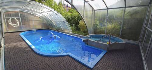 Pool, Whirlpool im Poolhaus - Mehrfamilienhaus, Wohnhaus mit 280,00 m&sup2; in Neuenhagen bei Berlin zum Kaufen