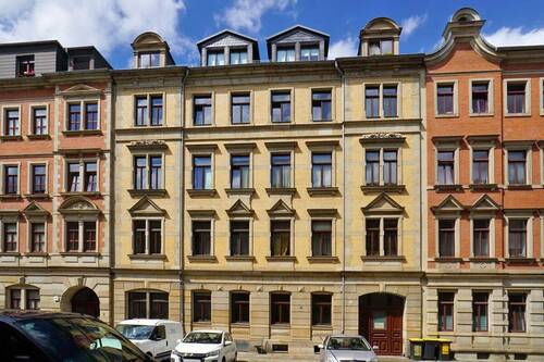 Hausansicht straßenseitig - 3 Zimmer Etagenwohnung zum Kaufen in Dresden