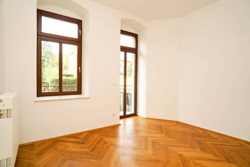 Wohnzimmer mit Balkon - 
