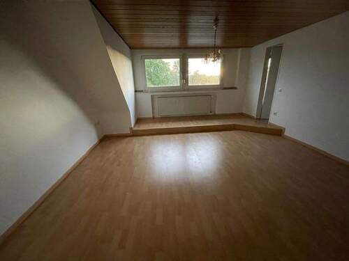 Bild 1 - 'Komplett renovierte 2-Zimmer-Wohnung mit Blick ins Grüne in Wevelinghoven'