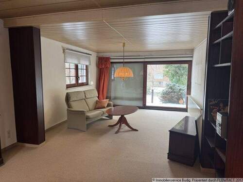 Wohnzimmer mit Zugang zur Terrasse - 